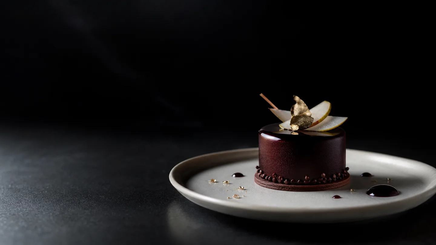 PATISSERIE LUNE signature patisserie arrangement